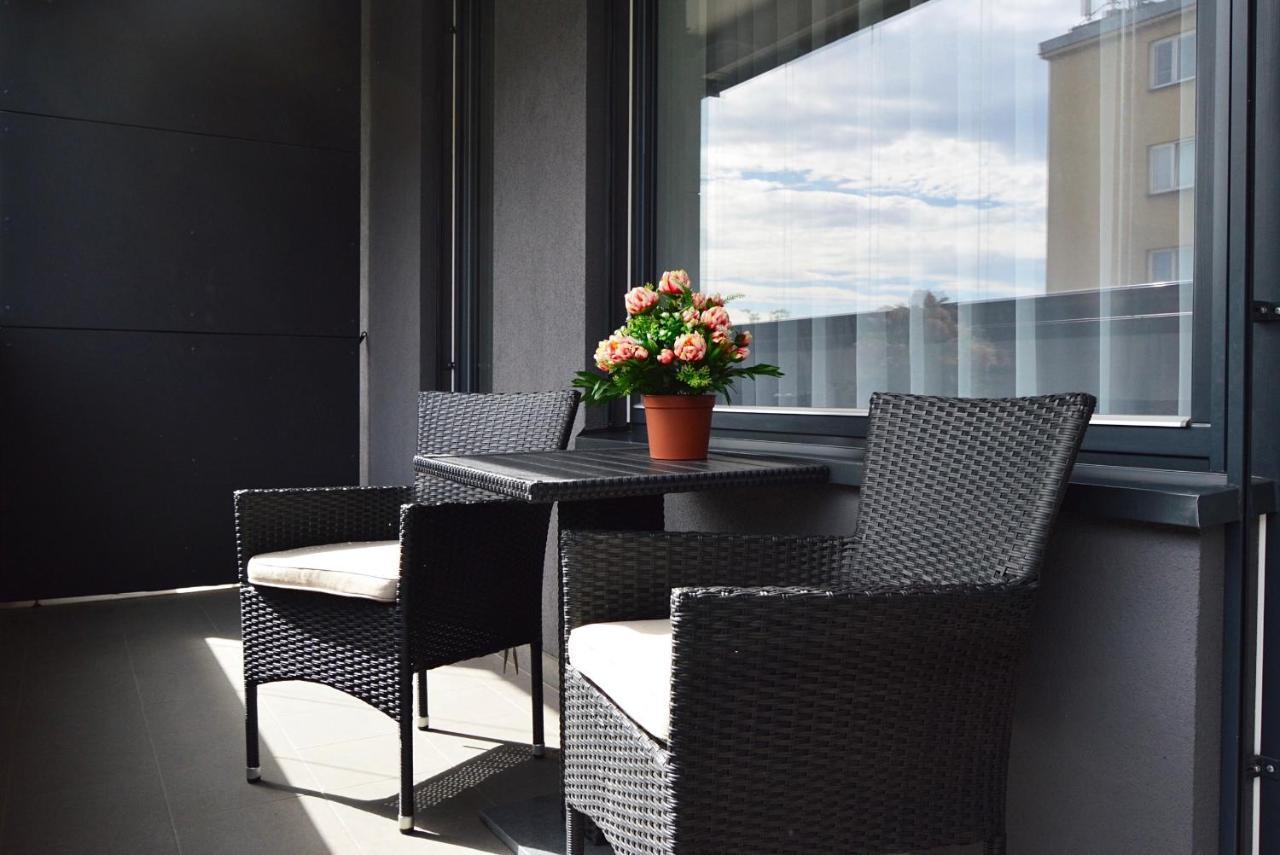 Apartment With Free Parking In Prague Exterior photo